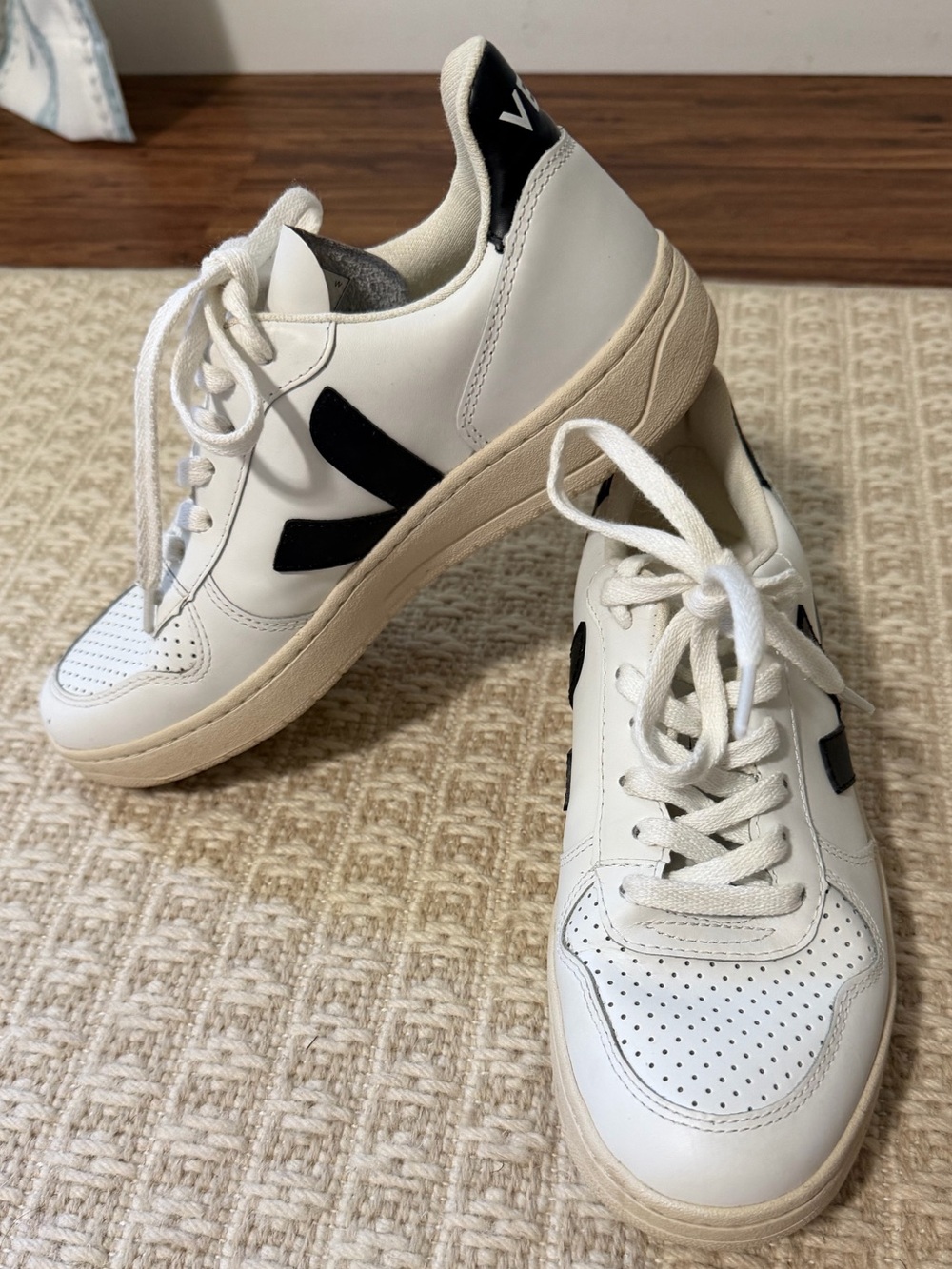 Veja Women's V-10 Leather Sneakers - Picture 10 of 16